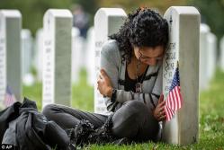 Fiecare durere pe limba ei piere Între două fulgere, două tunete şi lacrimi multe, găsim de multe ori puterea de a merge mai departe (galerie foto)