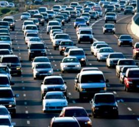 Pe DN39 Mangalia - Agigea, traficul este intens în zona staţiunii Agigea