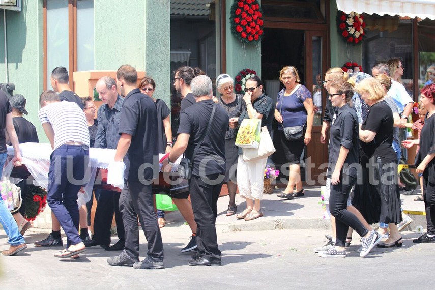 cu lacrimi si pareri de rau georgiana voineagu este inrmormantata la aceasta ora 598316 cu lacrimi si pareri de rau georgiana voineagu este inrmormantata la aceasta ora 598316