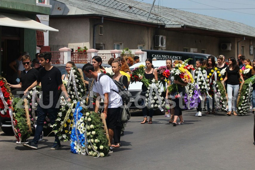 cu lacrimi si pareri de rau georgiana voineagu este inrmormantata la aceasta ora 598316 cu lacrimi si pareri de rau georgiana voineagu este inrmormantata la aceasta ora 598316