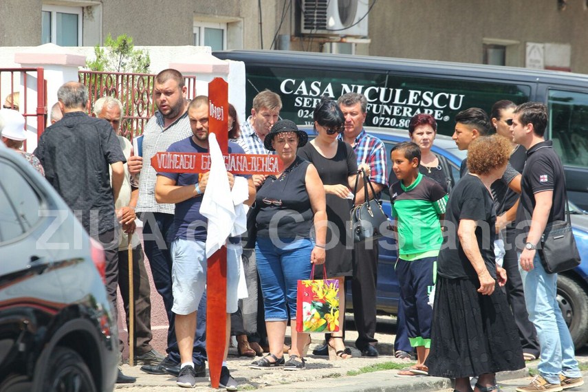 cu lacrimi si pareri de rau georgiana voineagu este inrmormantata la aceasta ora 598316 cu lacrimi si pareri de rau georgiana voineagu este inrmormantata la aceasta ora 598316