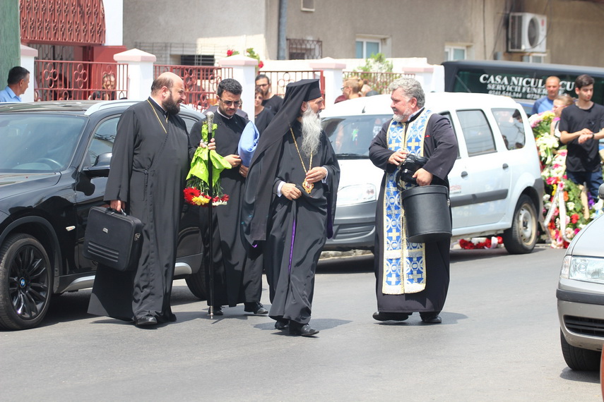 multe lacrimi s au varsat si se vor varsa pentru ea georgiana voineagu condusa pe ultimul drum de zeci multe lacrimi s au varsat si se vor varsa pentru ea georgiana voineagu condusa pe ultimul drum de zeci