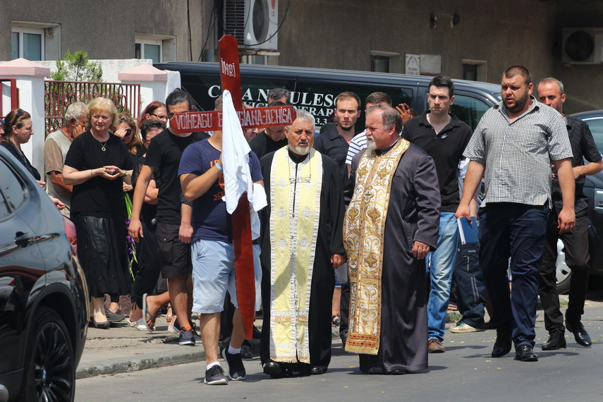multe lacrimi s au varsat si se vor varsa pentru ea georgiana voineagu condusa pe ultimul drum de zeci multe lacrimi s au varsat si se vor varsa pentru ea georgiana voineagu condusa pe ultimul drum de zeci