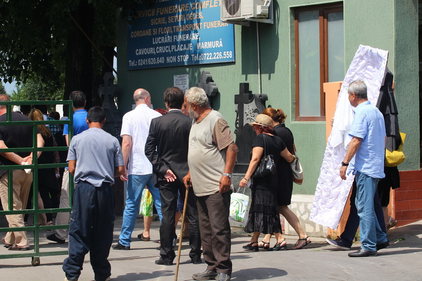 multe lacrimi s au varsat si se vor varsa pentru ea georgiana voineagu condusa pe ultimul drum de zeci multe lacrimi s au varsat si se vor varsa pentru ea georgiana voineagu condusa pe ultimul drum de zeci