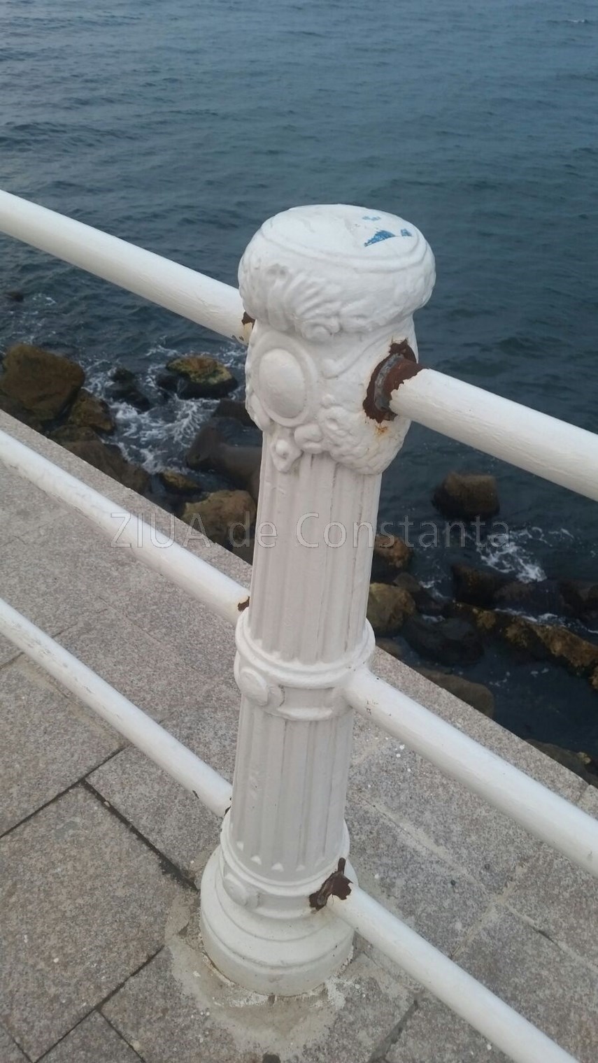 pericol rugina a mancat iar balustradele falezei de la cazino galerie foto 598623 pericol rugina a mancat iar balustradele falezei de la cazino galerie foto 598623