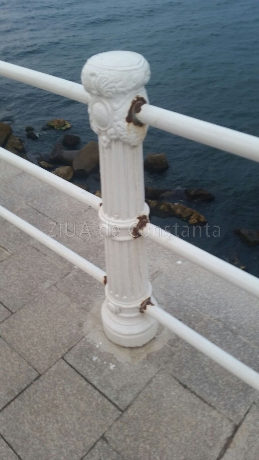 pericol rugina a mancat iar balustradele falezei de la cazino galerie foto 598623 pericol rugina a mancat iar balustradele falezei de la cazino galerie foto 598623