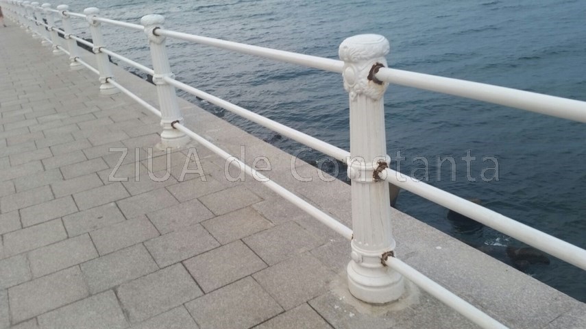 pericol rugina a mancat iar balustradele falezei de la cazino galerie foto 598623 pericol rugina a mancat iar balustradele falezei de la cazino galerie foto 598623