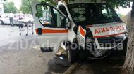 UPDATE2 O ambulanţă distrusă, trei mașini lovite, cinci oameni la spital! (galerie foto+video)       