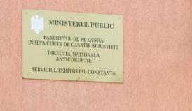 Un fost primar, mai mulți funcționari publici, doi administratori și trei firme, trimiși în judecată