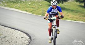 Fost arbitru de fotbal Marius Claudiu Dumitru face Turul României pe bicicletă pentru a ajuta o tânără bolnavă de cancer (galerie foto) 