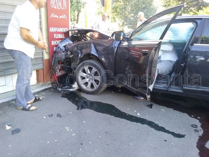 o masina a intrat in plin intr o florarie si s a facut armonica galerie foto 599234 o masina a intrat in plin intr o florarie si s a facut armonica galerie foto 599234