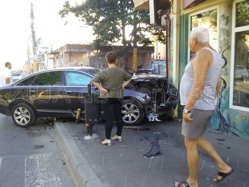 o masina a intrat in plin intr o florarie si s a facut armonica galerie foto 599234 o masina a intrat in plin intr o florarie si s a facut armonica galerie foto 599234