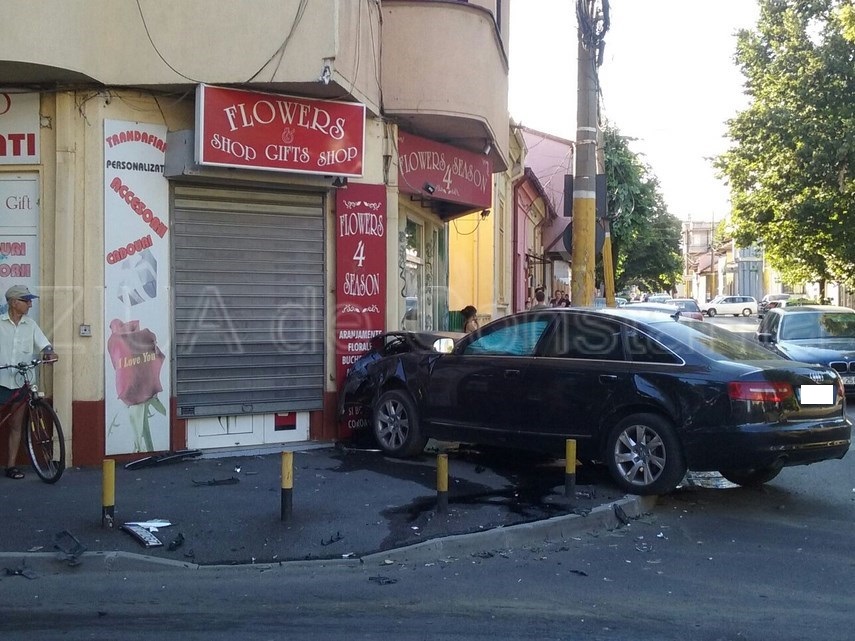 o masina a intrat in plin intr o florarie si s a facut armonica galerie foto 599234 o masina a intrat in plin intr o florarie si s a facut armonica galerie foto 599234