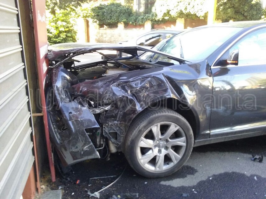 o masina a intrat in plin intr o florarie si s a facut armonica galerie foto 599234 o masina a intrat in plin intr o florarie si s a facut armonica galerie foto 599234