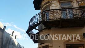 Bărbatul care a căzut de la balconul unei clădiri din Piața Ovidiu a murit! (galerie foto+video)