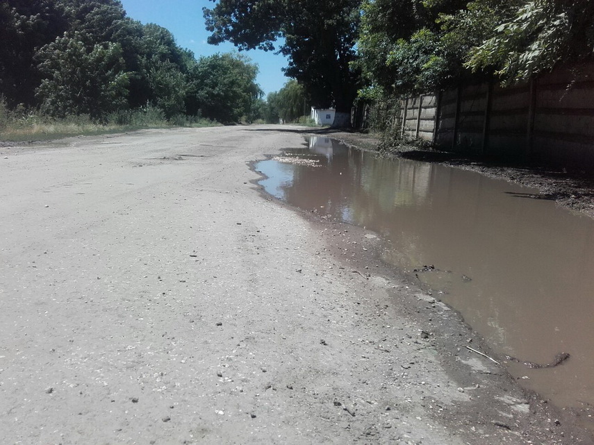 se cauta solutii pentru construirea unui teren de fotbal infrastructura drumurilor prioritatea zero la