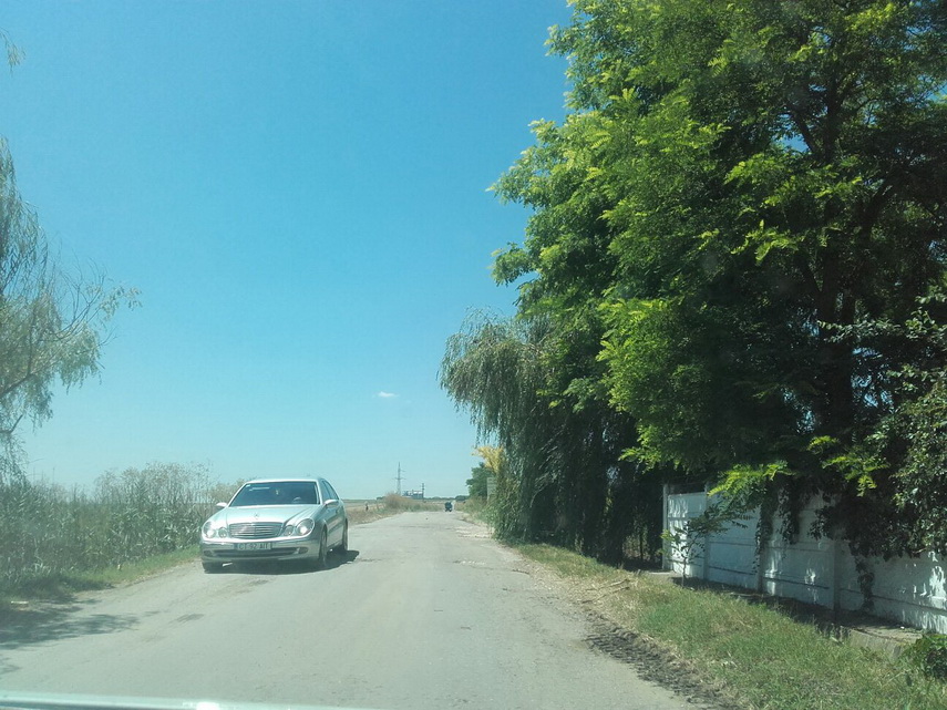 se cauta solutii pentru construirea unui teren de fotbal infrastructura drumurilor prioritatea zero la