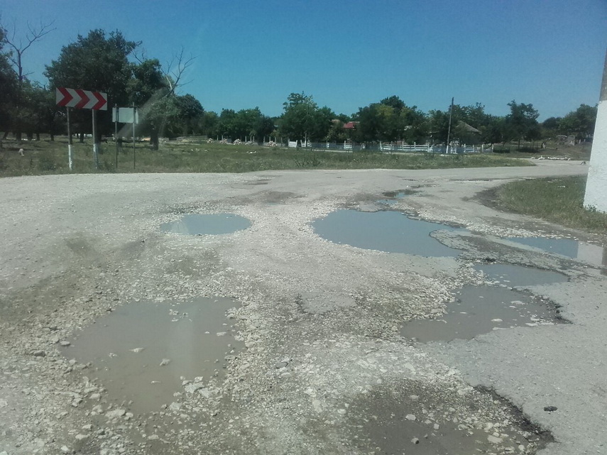 se cauta solutii pentru construirea unui teren de fotbal infrastructura drumurilor prioritatea zero la