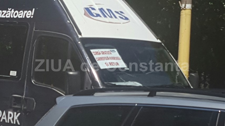 microbuz defectat in mijlocul bulevardului lapusneanu soferii il claxoneaza dar nu i dau o mana de ajutor microbuz defectat in mijlocul bulevardului lapusneanu soferii il claxoneaza dar nu i dau o mana de ajutor