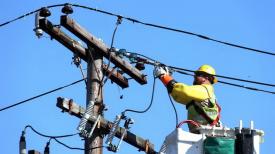 UPDATE. Locuitorii comunei Crucea terorizaţi de întreruperile la alimentarea cu energie electrică   