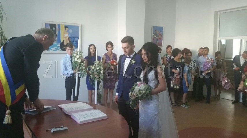 cupidon e fericit colega noastra loredana dascalescu si marius iriciuc devin astazi o familie galerie cupidon e fericit colega noastra loredana dascalescu si marius iriciuc devin astazi o familie galerie