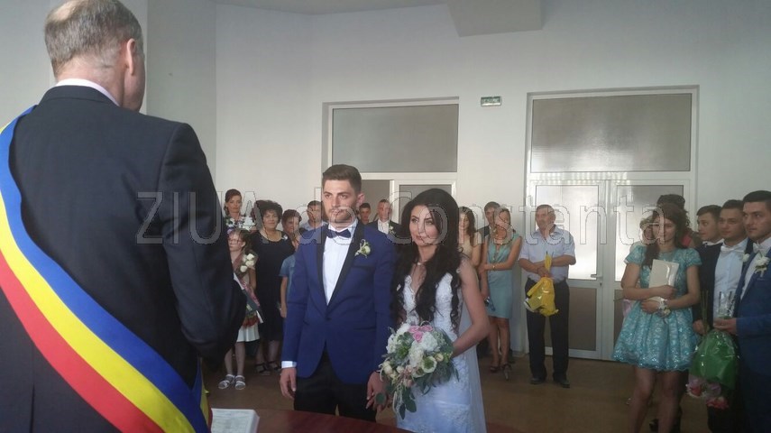cupidon e fericit colega noastra loredana dascalescu si marius iriciuc devin astazi o familie galerie cupidon e fericit colega noastra loredana dascalescu si marius iriciuc devin astazi o familie galerie