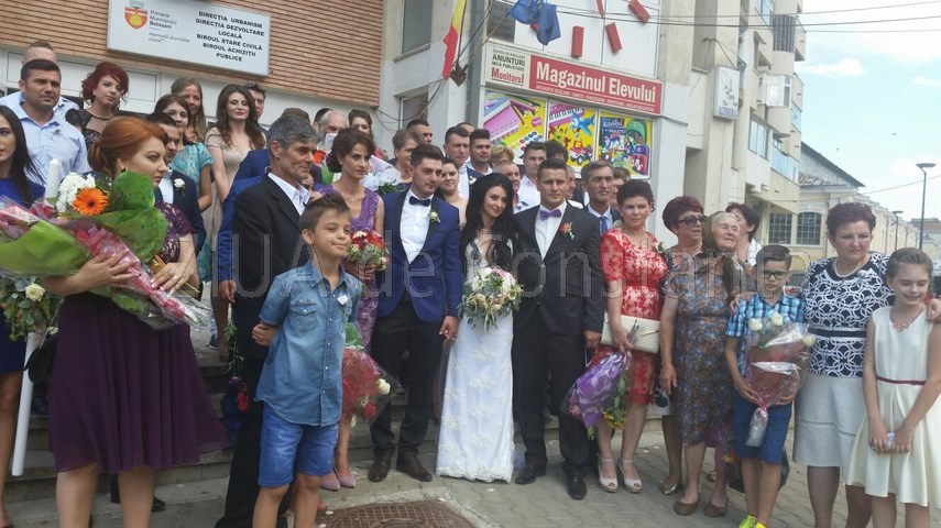 cupidon e fericit colega noastra loredana dascalescu si marius iriciuc devin astazi o familie galerie cupidon e fericit colega noastra loredana dascalescu si marius iriciuc devin astazi o familie galerie