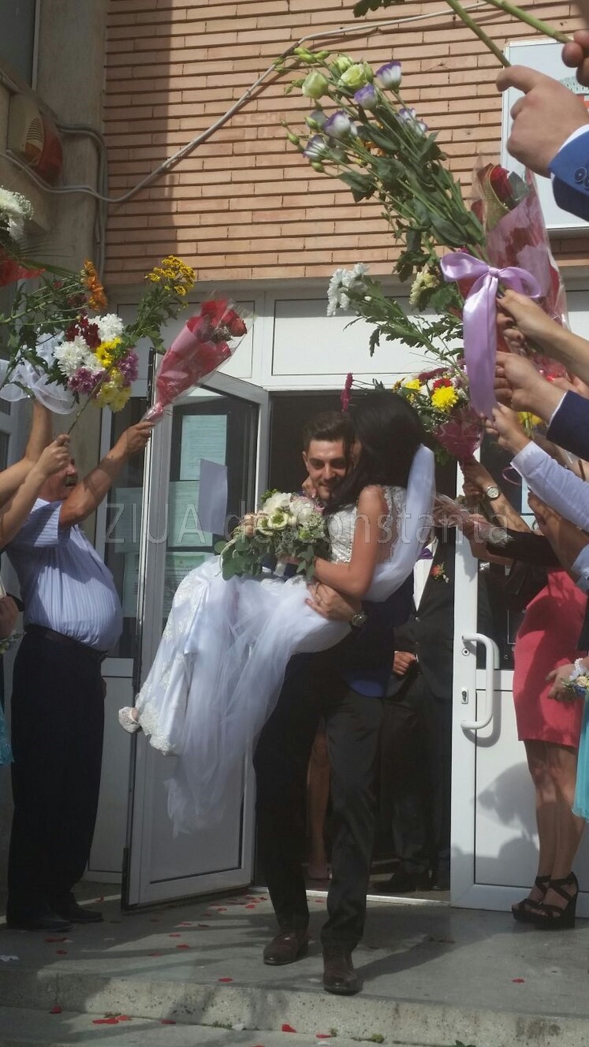 cupidon e fericit colega noastra loredana dascalescu si marius iriciuc devin astazi o familie galerie cupidon e fericit colega noastra loredana dascalescu si marius iriciuc devin astazi o familie galerie