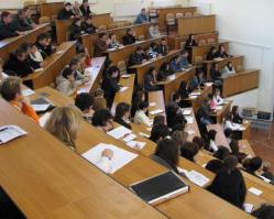 Copiii cadrelor didactice vor fi scutiți de taxa de înscriere la facultate. A fost promulgată legea!