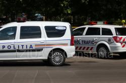 O mașină de poliție a ISCTR se află în fața Palatului de Justiție din Constanța