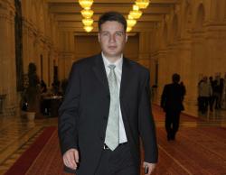 Se cere adaptarea legislaţiei în domeniul securităţii şi întărirea instituţiilor, după atentatul din Franța