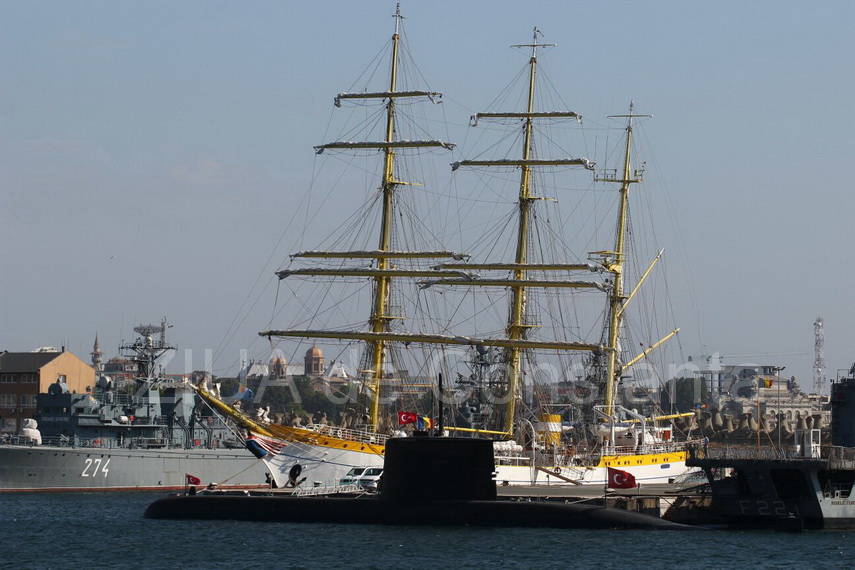 antrenament reusit teroritstii au fost neutralizati nava lor scufundata in portul constanta 600578 antrenament reusit teroritstii au fost neutralizati nava lor scufundata in portul constanta 600578