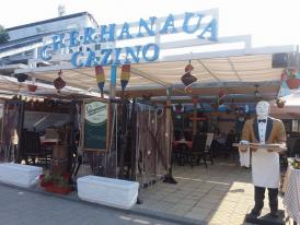 Cherhanaua Cazino, local cu un serviciu deplorabil, unde ospătarii fumează lângă clienţi (galerie foto)