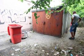 Reduta de pe strada Eroilor Garajul de lângă gardul IJJ rămâne în picioare. Primăria Constanţa se face că plouă încă din 2014! (galerie foto+document)