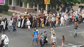 Procesiunea religioasă cu moaștele Sfântului Pantelimon, în Constanța. Sute de oameni s-au alăturat procesiunii (galerie foto+video)