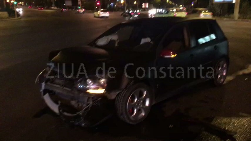 o femeie a fost ranita in aceasta seara dupa ce un sofer a intrat in plin intr un taxi galerie foto video o femeie a fost ranita in aceasta seara dupa ce un sofer a intrat in plin intr un taxi galerie foto video