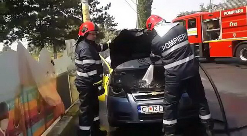 arde o masina in statiunea mamaia 601680 arde o masina in statiunea mamaia 601680