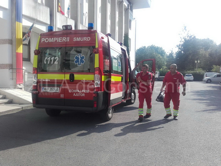 un barbat ameninta ca isi da foc in fata primariei constanta 601692 un barbat ameninta ca isi da foc in fata primariei constanta 601692