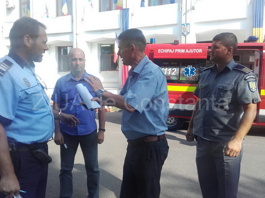 un barbat ameninta ca isi da foc in fata primariei constanta 601692 un barbat ameninta ca isi da foc in fata primariei constanta 601692