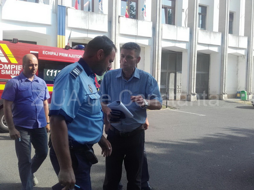 un barbat ameninta ca isi da foc in fata primariei constanta 601692 un barbat ameninta ca isi da foc in fata primariei constanta 601692