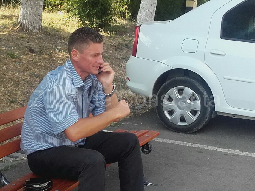 un barbat ameninta ca isi da foc in fata primariei constanta 601692 un barbat ameninta ca isi da foc in fata primariei constanta 601692