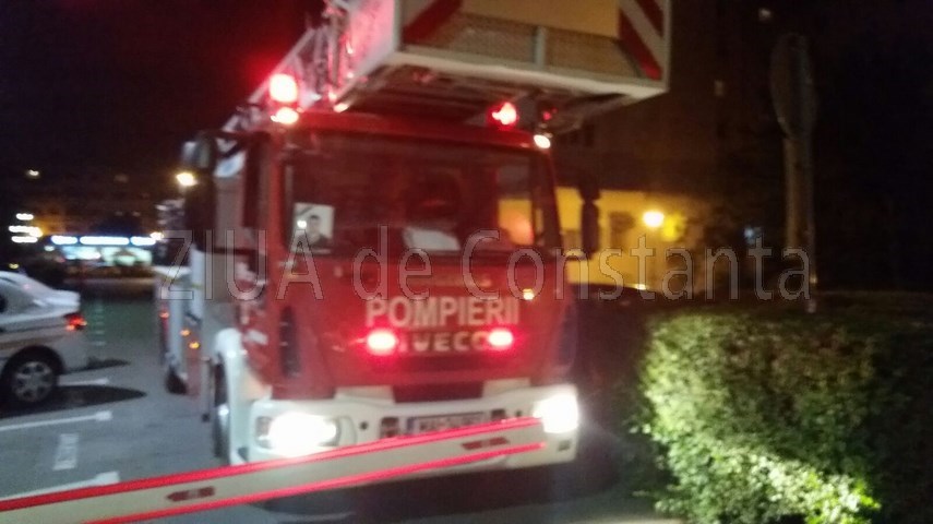 o tanara de 17 ani ameninta ca se arunca in gol de pe un bloc situat pe aleea daliei 601838 o tanara de 17 ani ameninta ca se arunca in gol de pe un bloc situat pe aleea daliei 601838