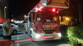 UPDATE3. O tânără de 17 ani amenință că se aruncă în gol de pe un bloc cu opt etaje, situat pe aleea Daliei  (galerie foto+video)        