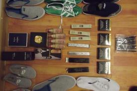 Comercianţi de produse cosmetice, ochelari, articole de încălţăminte  şi CD-uri, depistaţi de jandarmi (galerie foto)