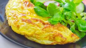 ecuisine.ro  Omletă cu roșii și busuioc