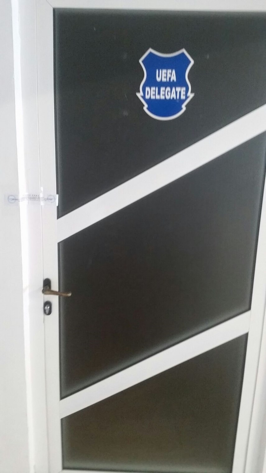 s au pus sigilii la stadionul farul din constanta cine ar putea prelua baza sportiva galerie foto video s au pus sigilii la stadionul farul din constanta cine ar putea prelua baza sportiva galerie foto video