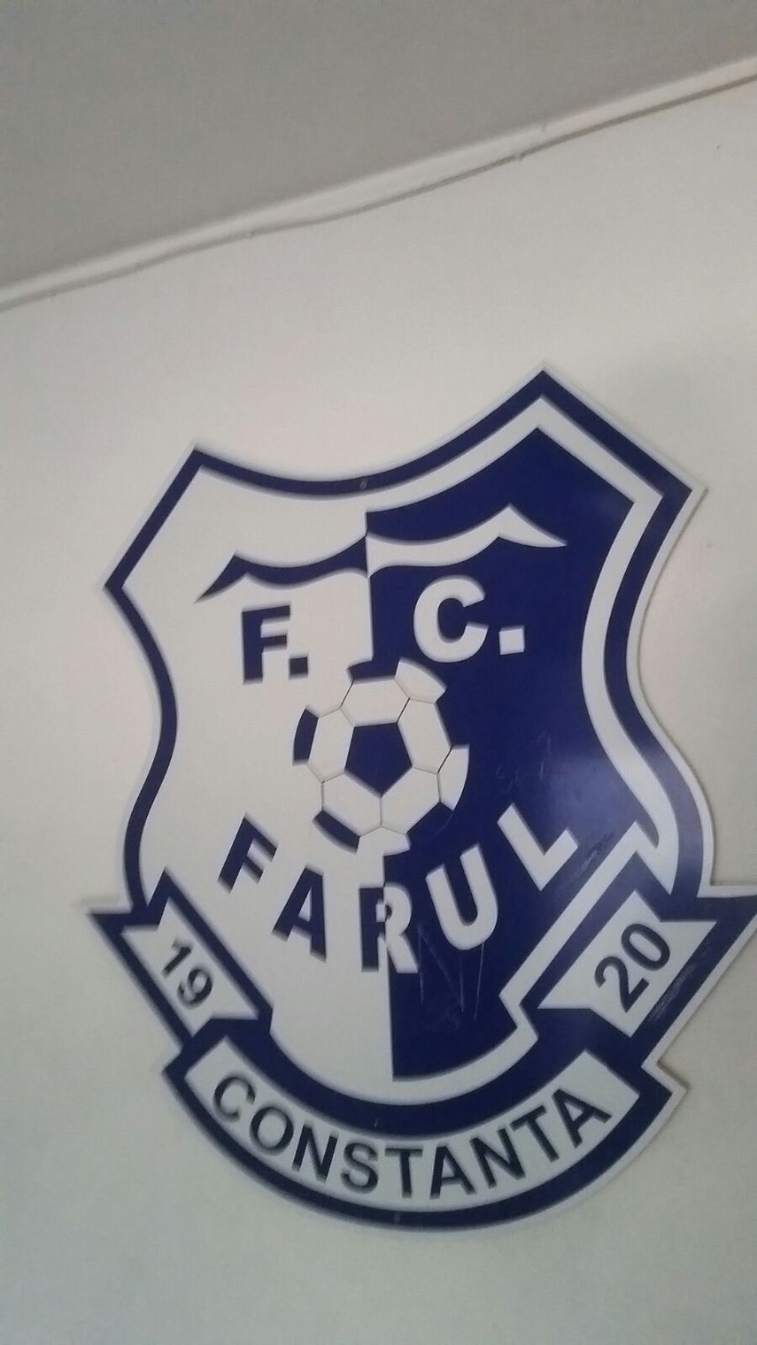 s au pus sigilii la stadionul farul din constanta cine ar putea prelua baza sportiva galerie foto video s au pus sigilii la stadionul farul din constanta cine ar putea prelua baza sportiva galerie foto video