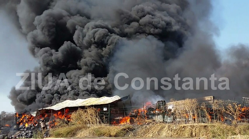fotoreportaj un doamne ajuta in gand si o pata neagra de cenusa pe cerul constantei 603184 fotoreportaj un doamne ajuta in gand si o pata neagra de cenusa pe cerul constantei 603184