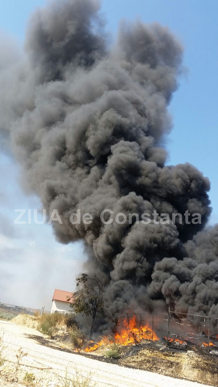 fotoreportaj un doamne ajuta in gand si o pata neagra de cenusa pe cerul constantei 603184 fotoreportaj un doamne ajuta in gand si o pata neagra de cenusa pe cerul constantei 603184