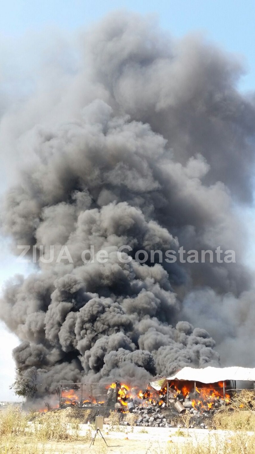 fotoreportaj un doamne ajuta in gand si o pata neagra de cenusa pe cerul constantei 603184 fotoreportaj un doamne ajuta in gand si o pata neagra de cenusa pe cerul constantei 603184